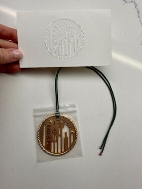2024 Limited-Edition David Yurman Holiday Ornament NYC Skyline and Holiday Card
